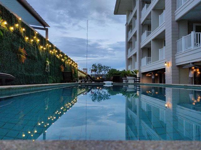 51 Fashion Hotel Hua Hin Bagian luar foto