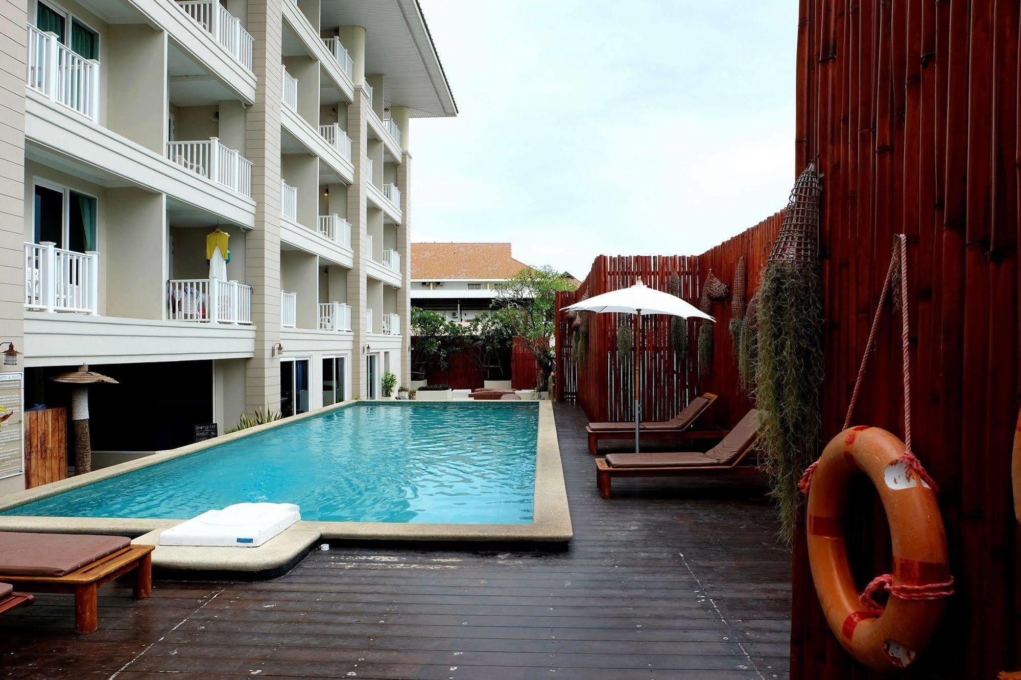 51 Fashion Hotel Hua Hin Bagian luar foto