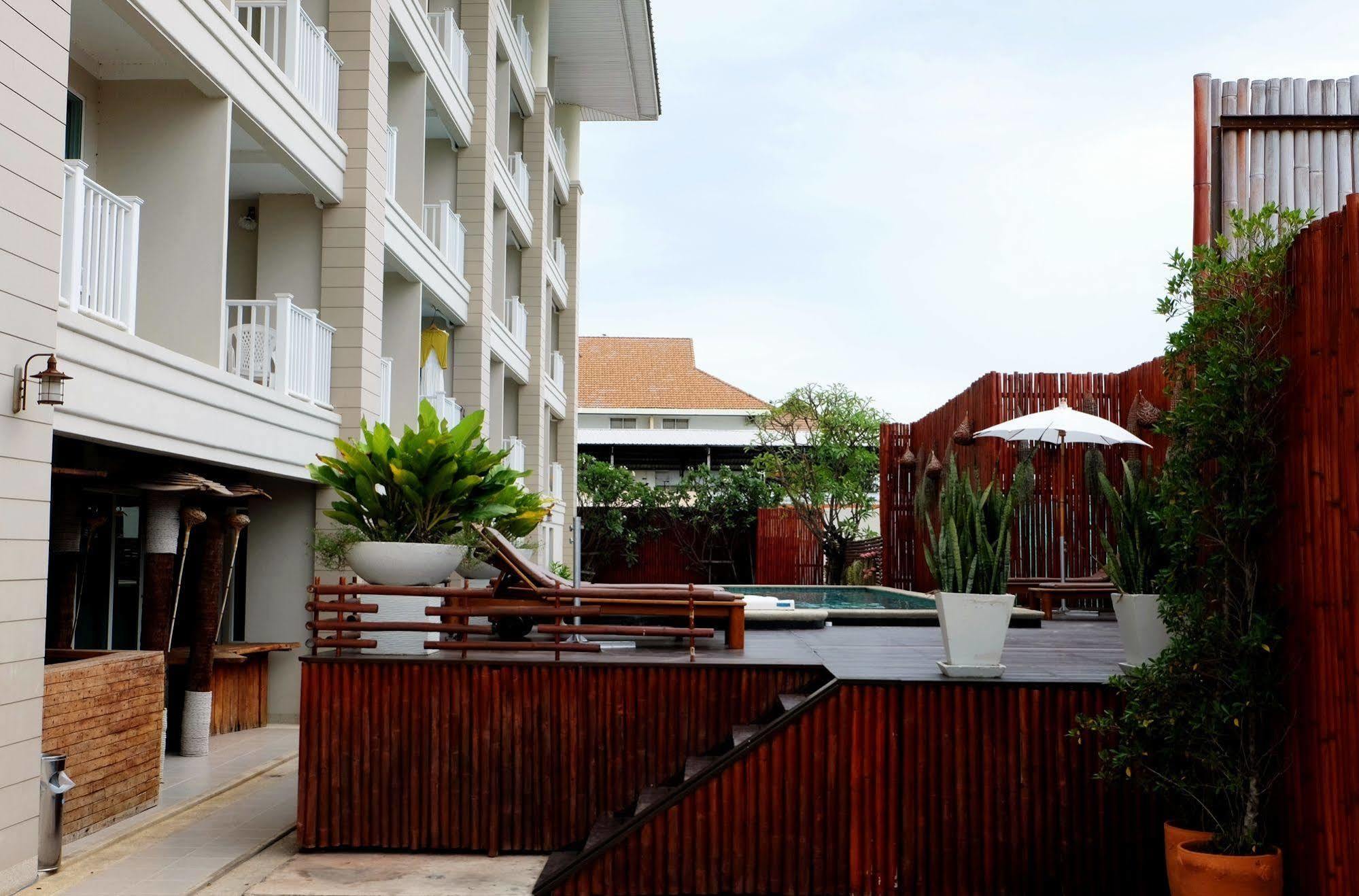 51 Fashion Hotel Hua Hin Bagian luar foto